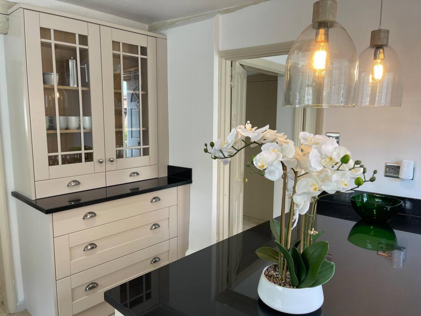 Elegant Oak Beamed House In Pretty Village - Cambridge Homehost Buckden  Eksteriør bilde