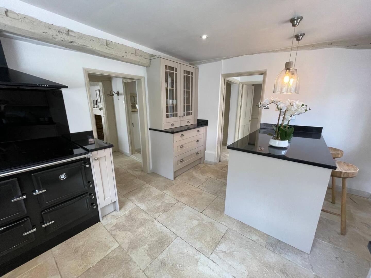 Elegant Oak Beamed House In Pretty Village - Cambridge Homehost Buckden  Eksteriør bilde