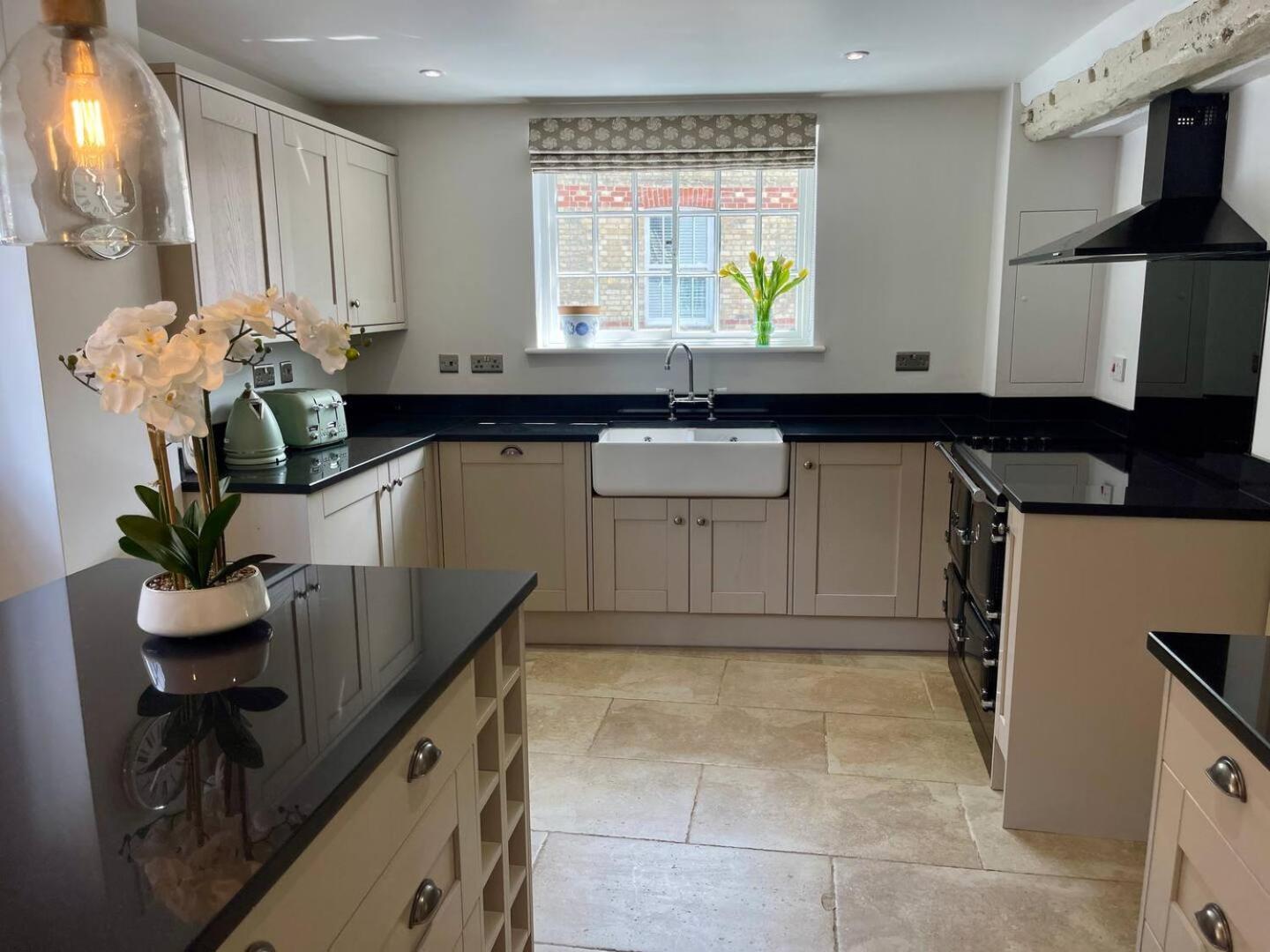 Elegant Oak Beamed House In Pretty Village - Cambridge Homehost Buckden  Eksteriør bilde
