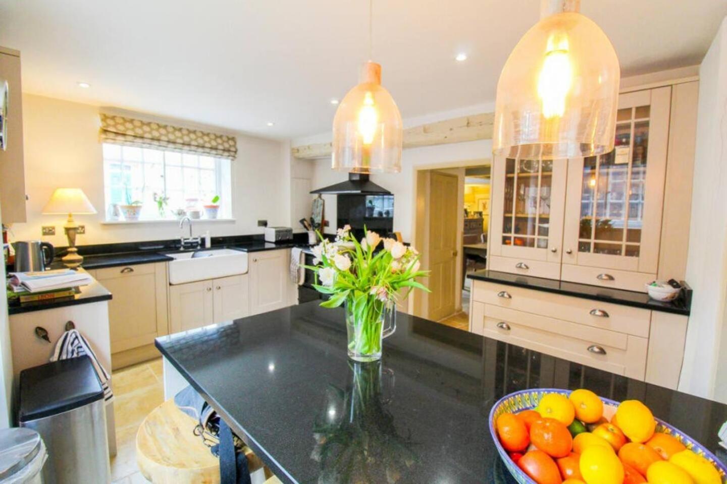 Elegant Oak Beamed House In Pretty Village - Cambridge Homehost Buckden  Eksteriør bilde
