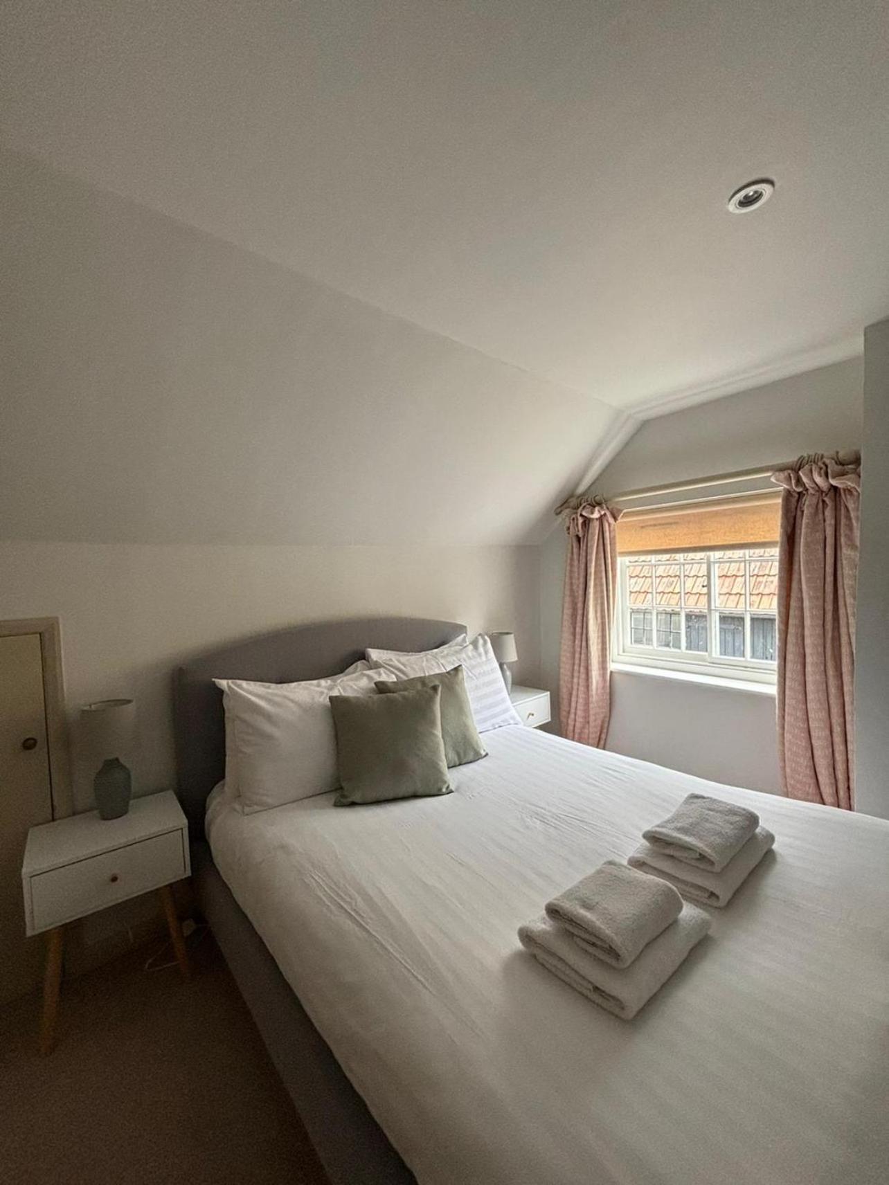 Elegant Oak Beamed House In Pretty Village - Cambridge Homehost Buckden  Eksteriør bilde